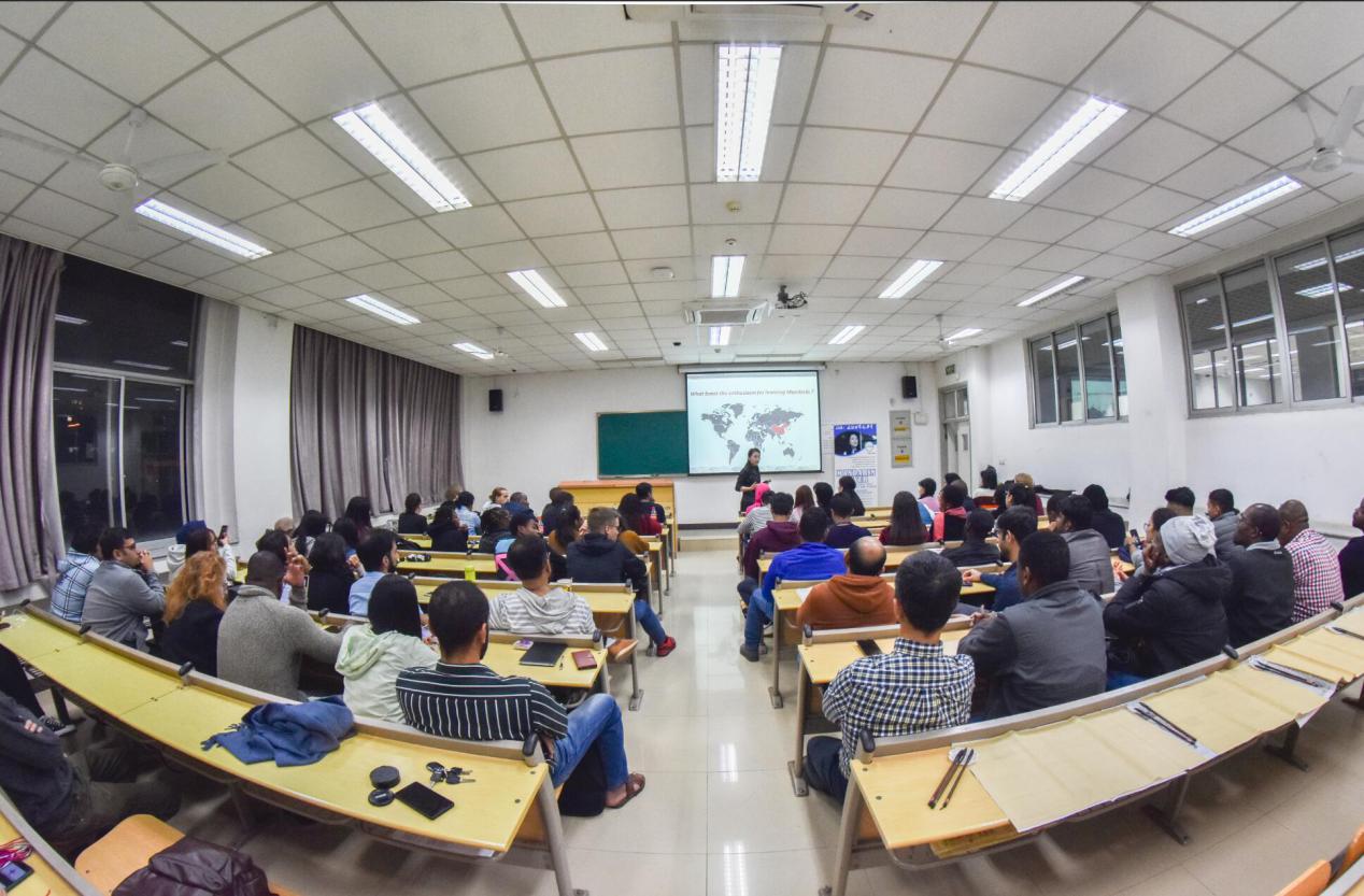 10 房芳+《汉语:连接世界的力量》讲座